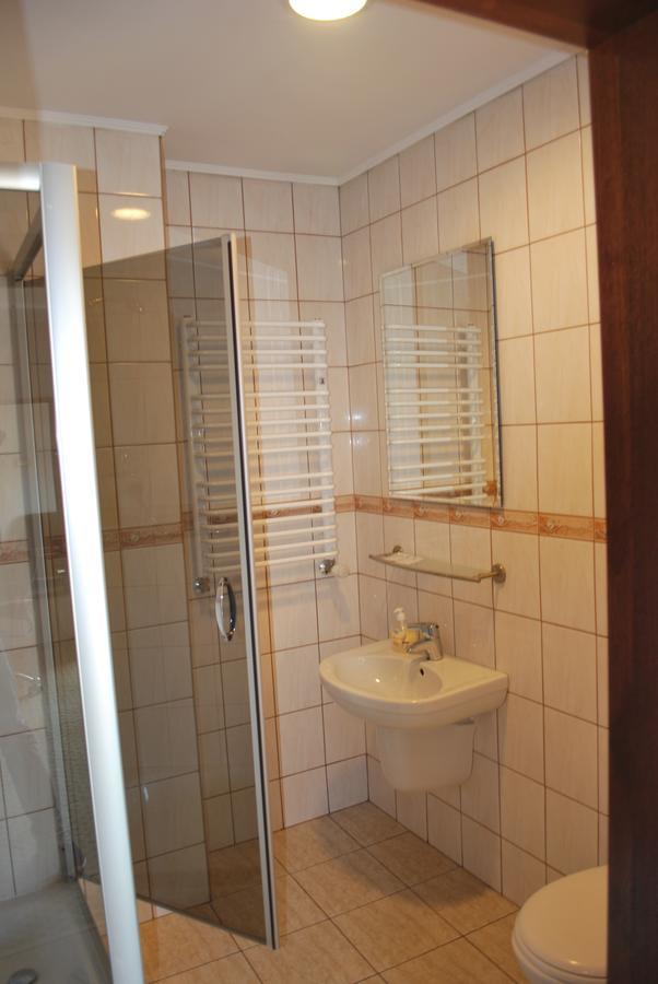 Noclegi Helios & Hotelowa Wieluń Esterno foto