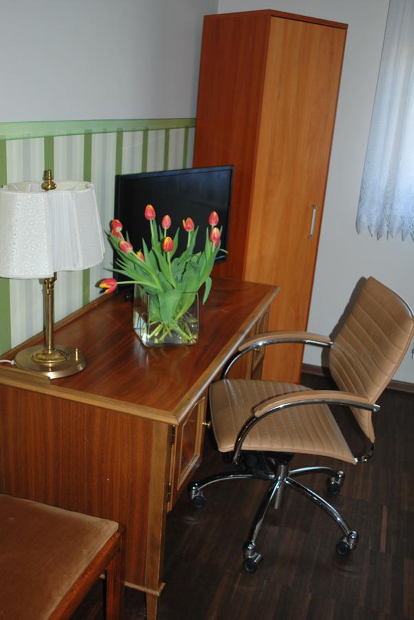 Noclegi Helios & Hotelowa Wieluń Esterno foto