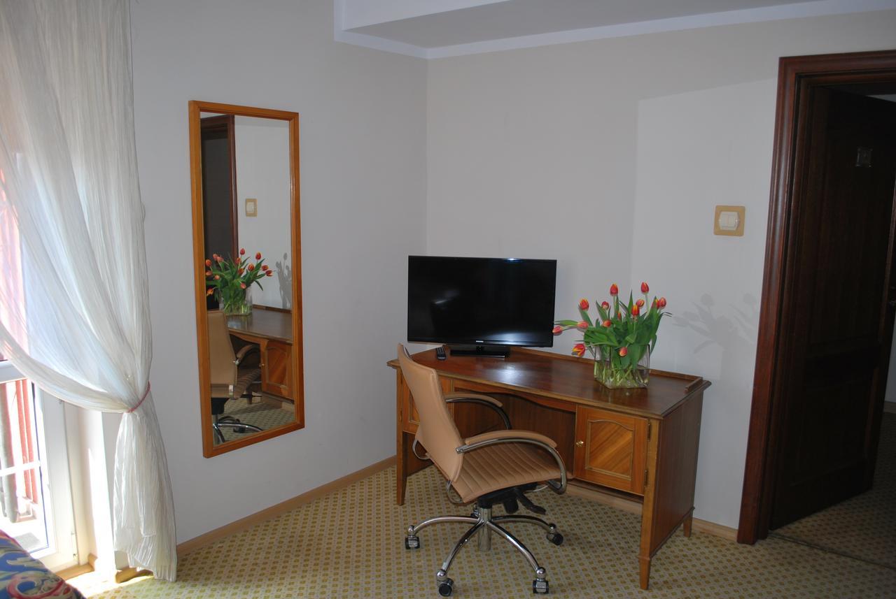 Noclegi Helios & Hotelowa Wieluń Esterno foto